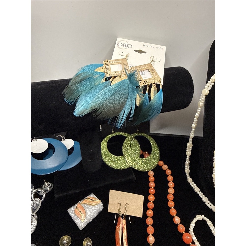 Vintage Lot of 11 Necklaces, Bracelets, Earrings - Picture 16 of 16